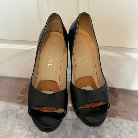 Chanel Black Leather Chain Link Cork Heel Open Toe Pumps Size IT37 US7 - Picture 2 of 13